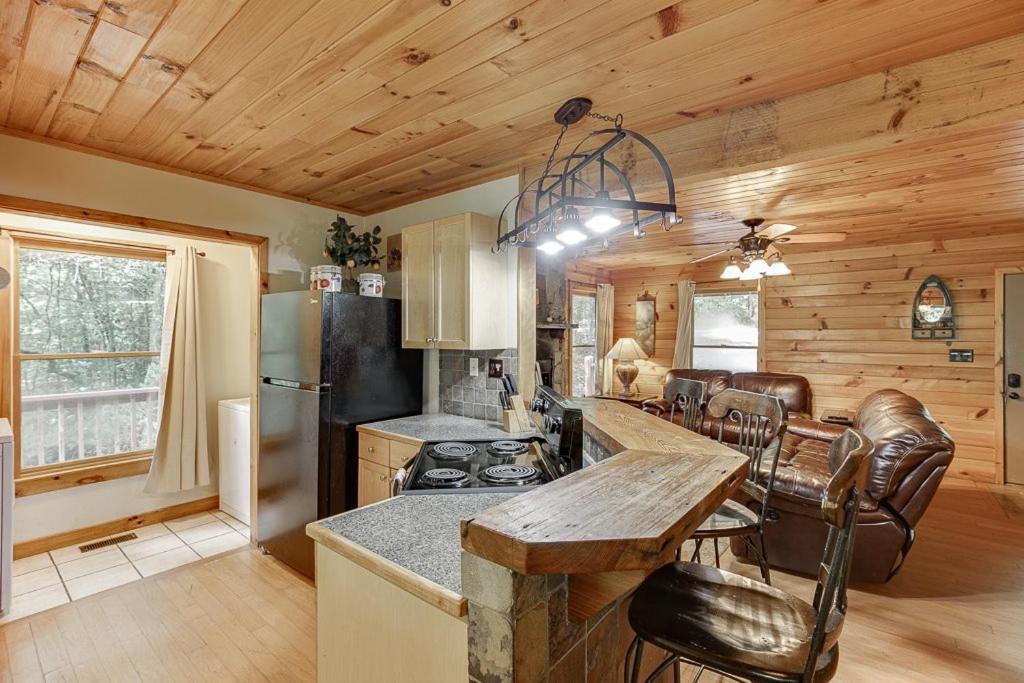 Cabin With Jacuzzi & Hydrotherapy Spanear Helen Кливланд Екстериор снимка