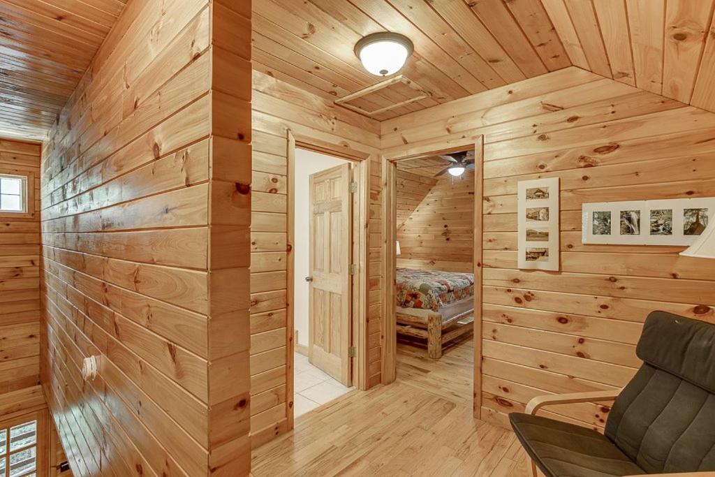 Cabin With Jacuzzi & Hydrotherapy Spanear Helen Кливланд Екстериор снимка
