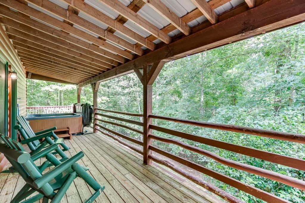 Cabin With Jacuzzi & Hydrotherapy Spanear Helen Кливланд Екстериор снимка